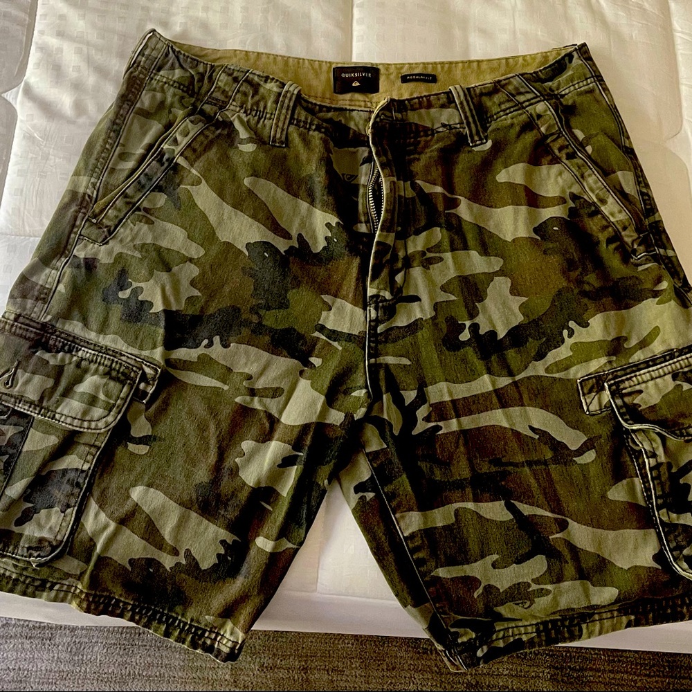 Quiksilver Camo Cargo Shorts size 33